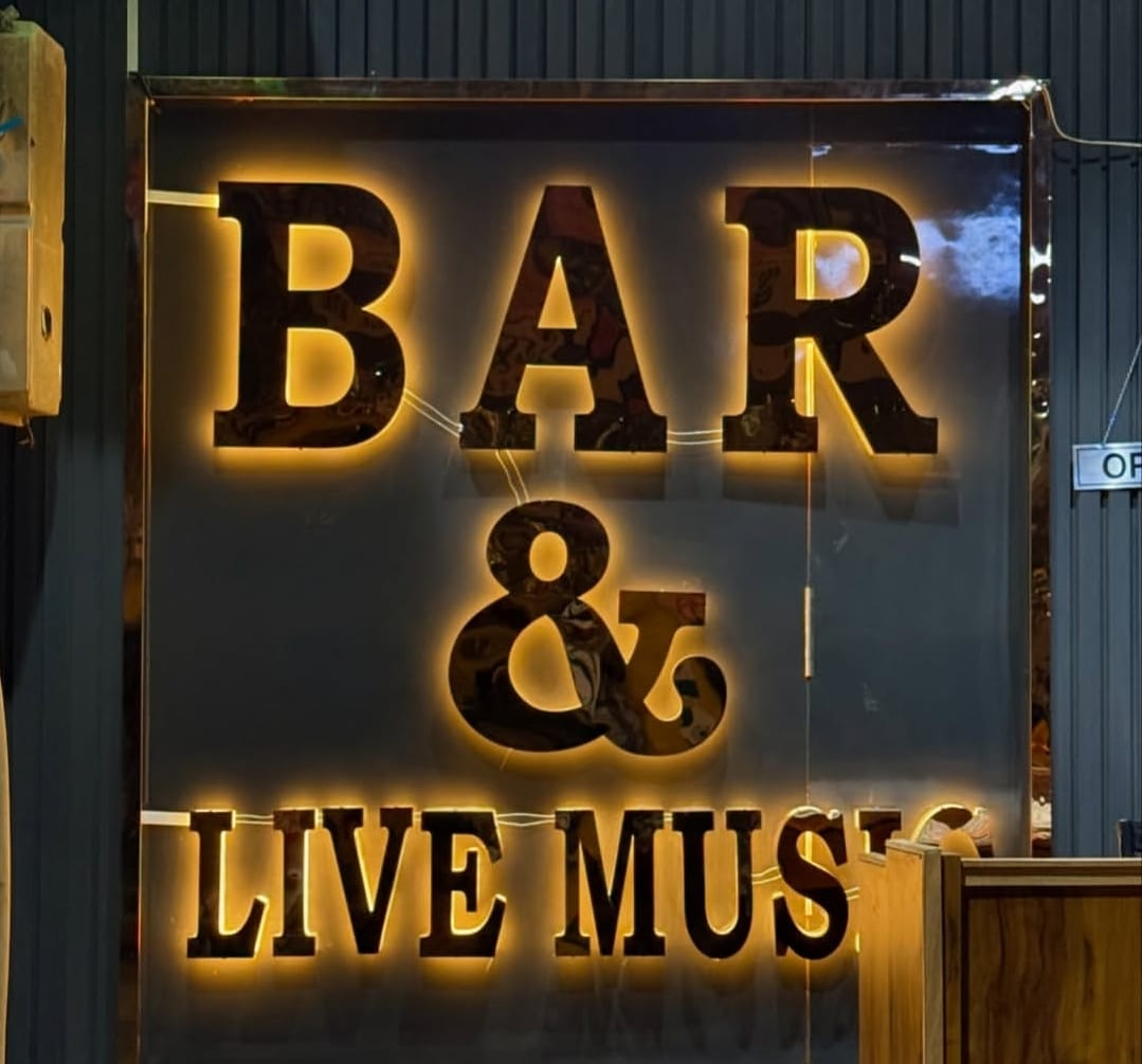Bar & Live Music